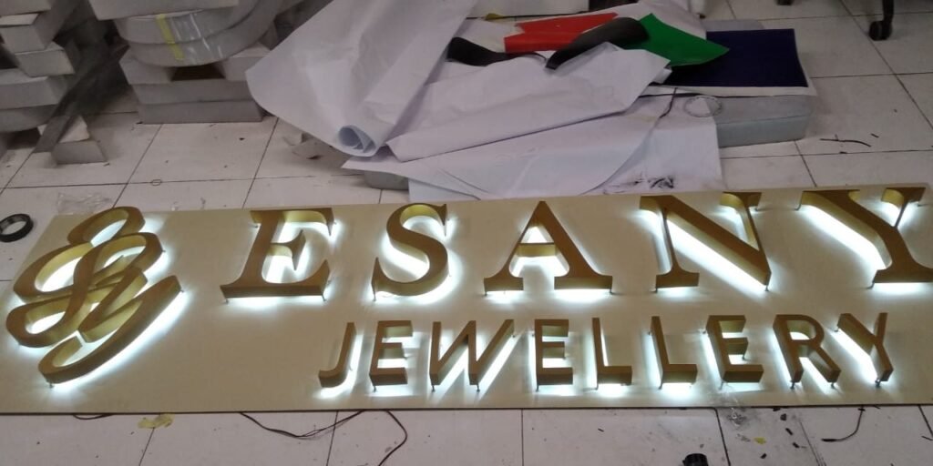Neon box huruf timbul